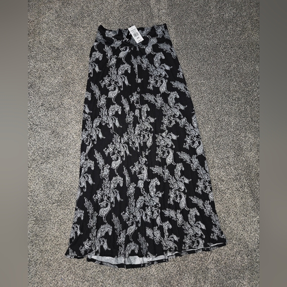 new directions Dresses & Skirts - New Directions Black and White Maxi Skirt